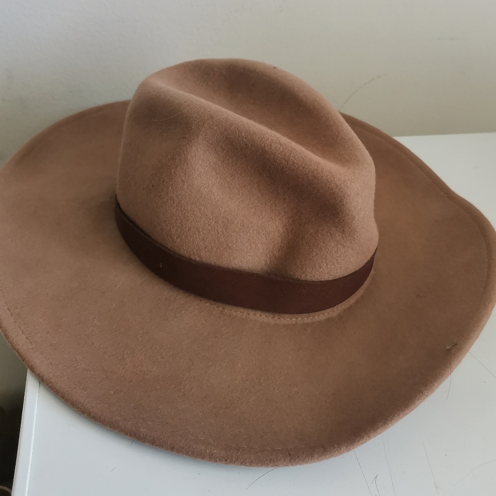 Free People  hat - Picture 2 of 7
